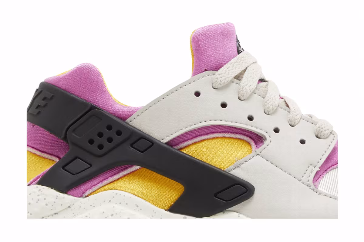 Nike Huarache Run GS Light Bone University Gold Pink, view 3
