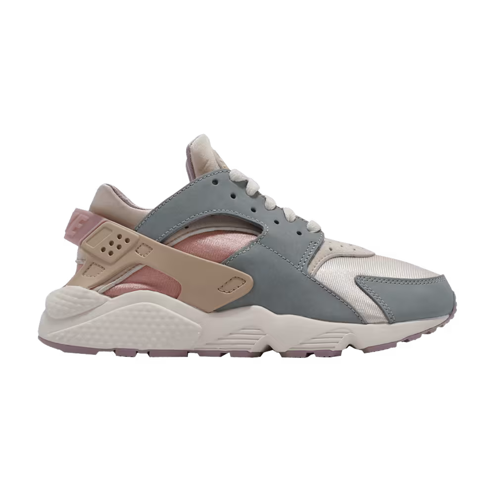Nike Women's Air Huarache One Mile Social Club