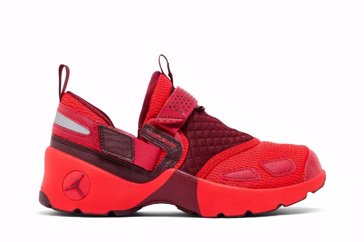 Air Jordan Women's Jordan Trunner LX Chile Red, view 2