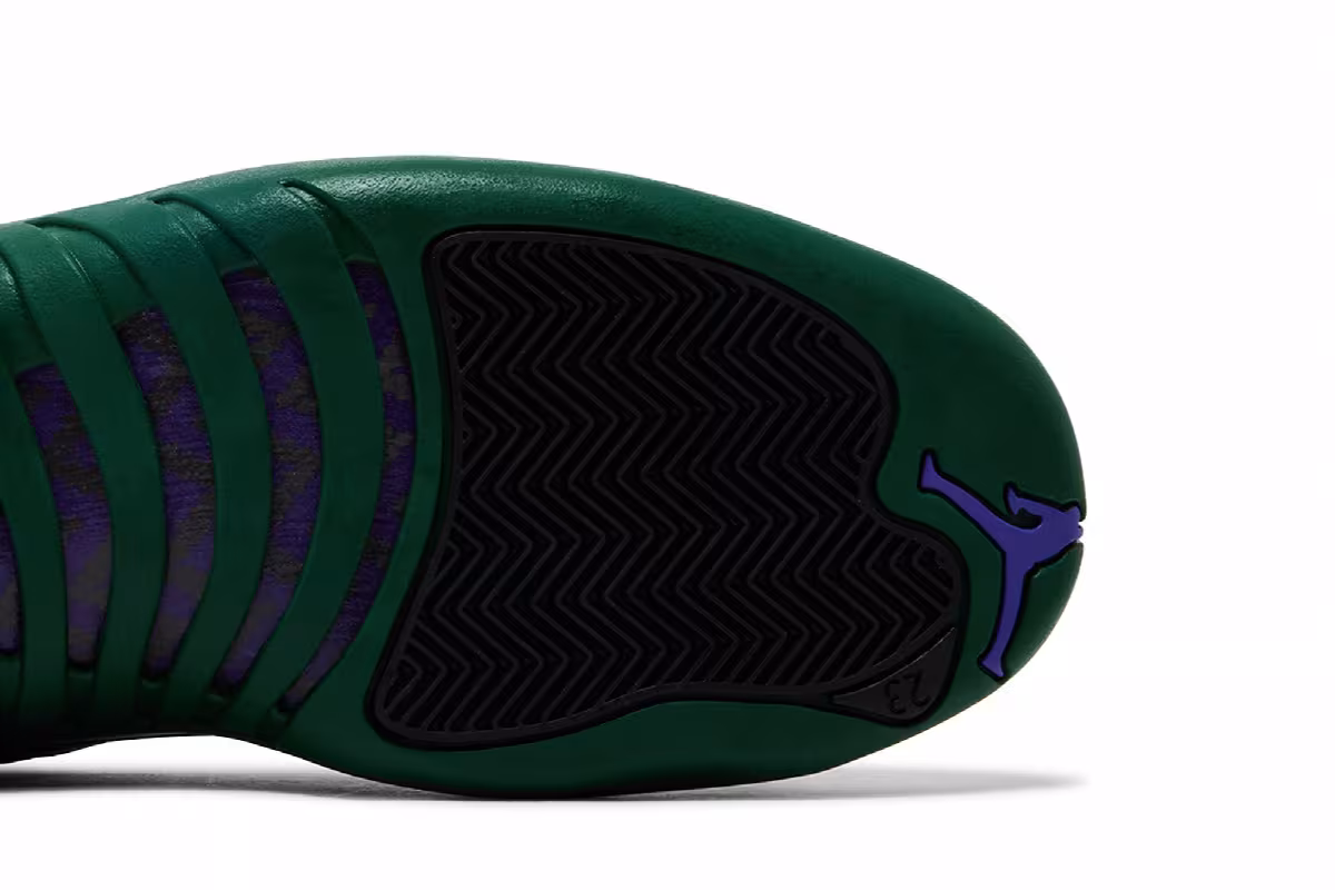 Air Jordan 12 Bucks, view 6