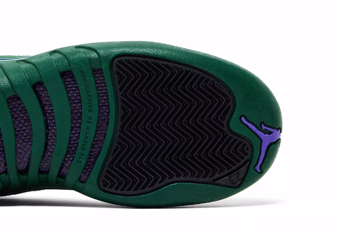 Air Jordan 12 GS Bucks, view 6