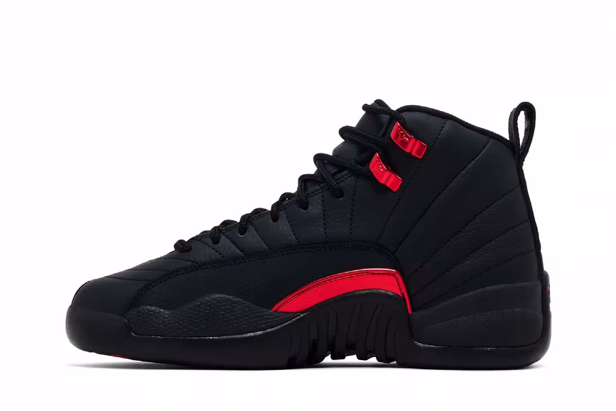 Air Jordan 12 GS Bloodline, view 4