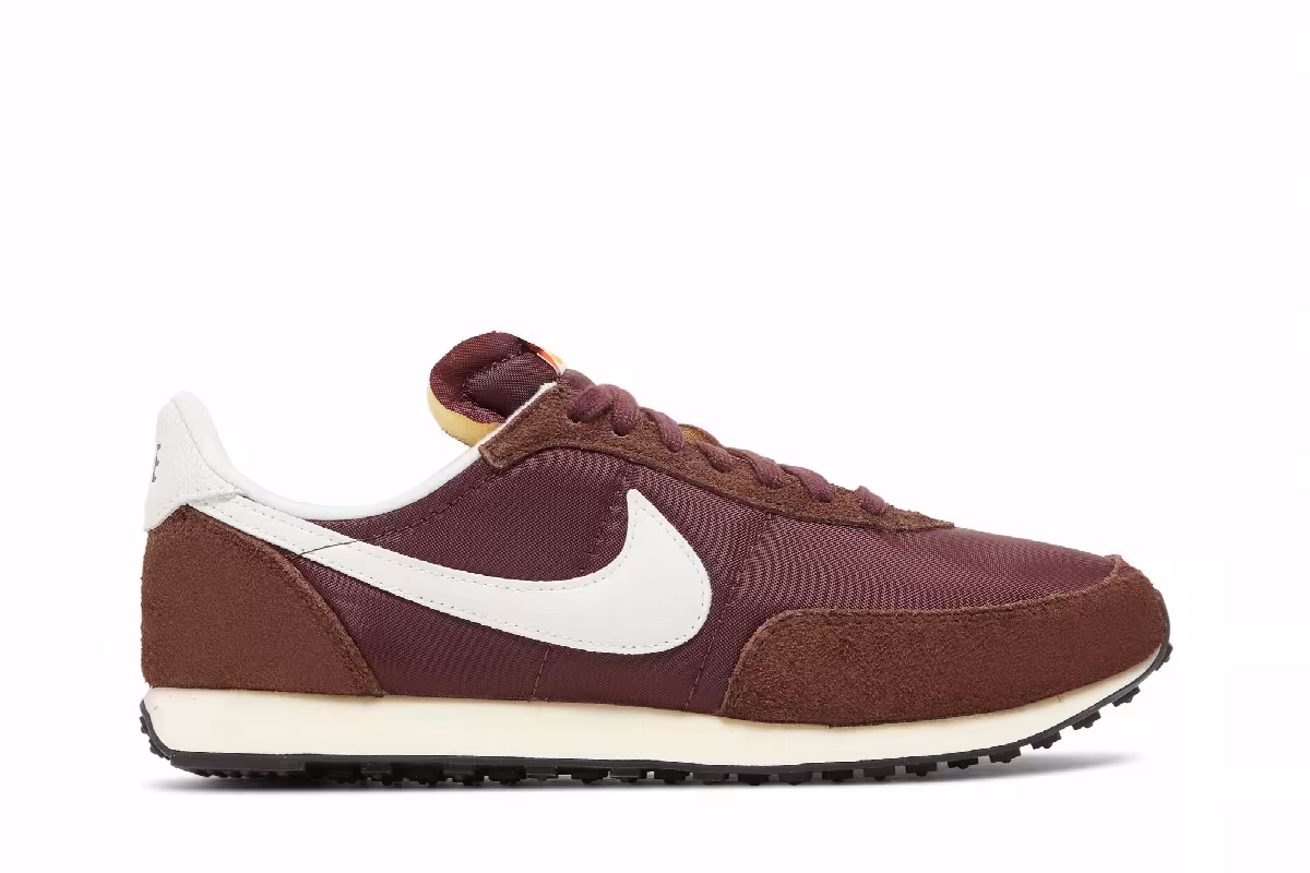 Nike Waffle Trainer 2 SE Burgundy Crush, view 2