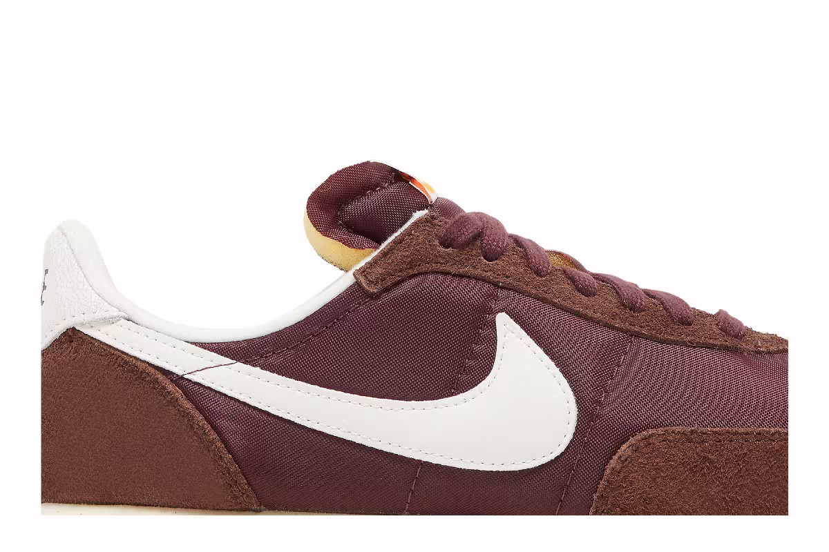 Nike Waffle Trainer 2 SE Burgundy Crush, view 3