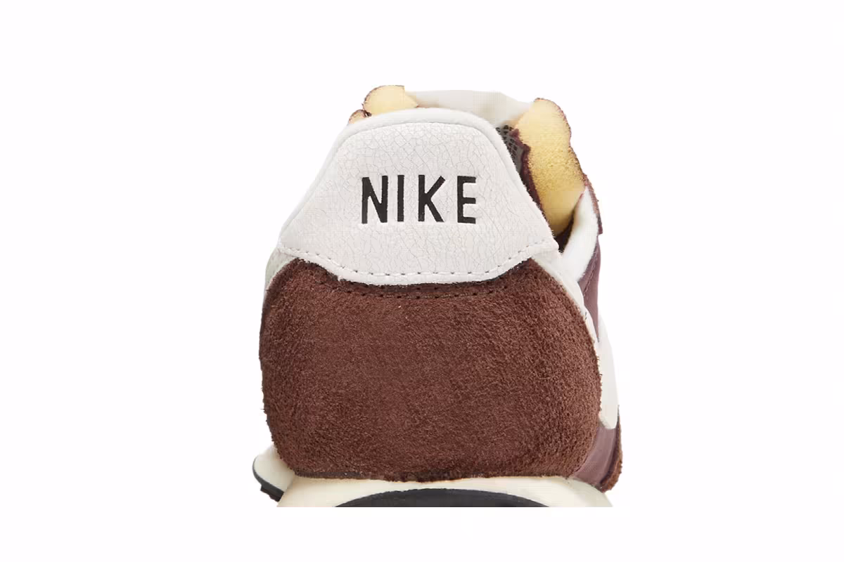 Nike Waffle Trainer 2 SE Burgundy Crush, view 8