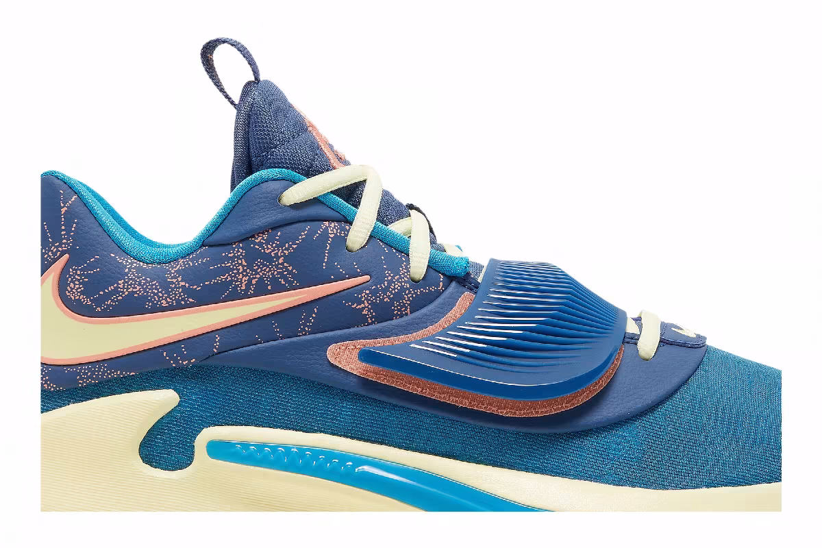 Nike Zoom Freak 3 NRG Valentines Day, view 3