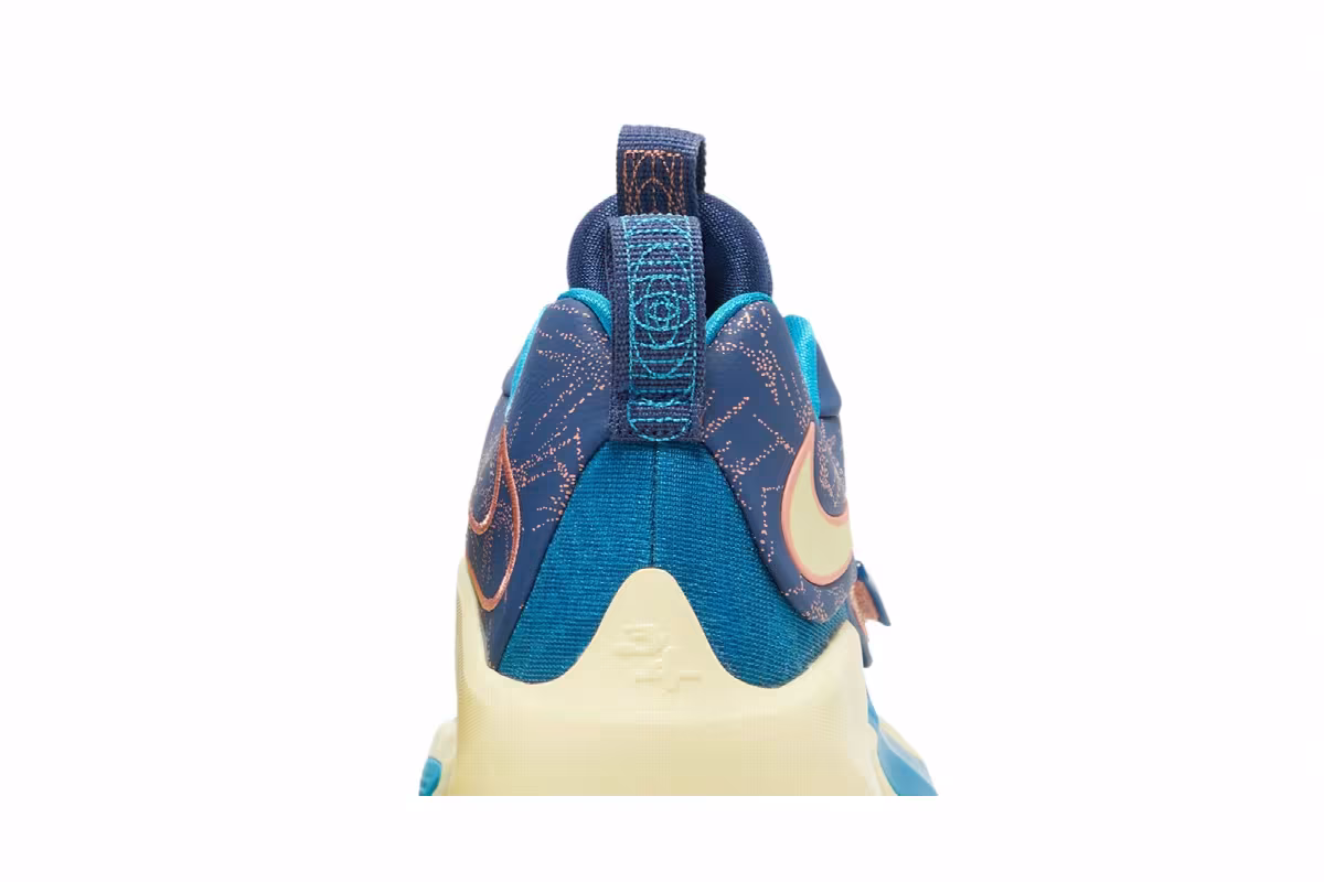 Nike Zoom Freak 3 NRG Valentines Day, view 8