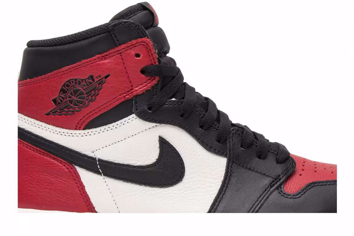 Air Jordan 1 High OG Bred Toe, view 3