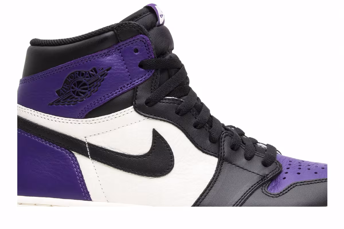 Air Jordan 1 High OG Court Purple, view 3