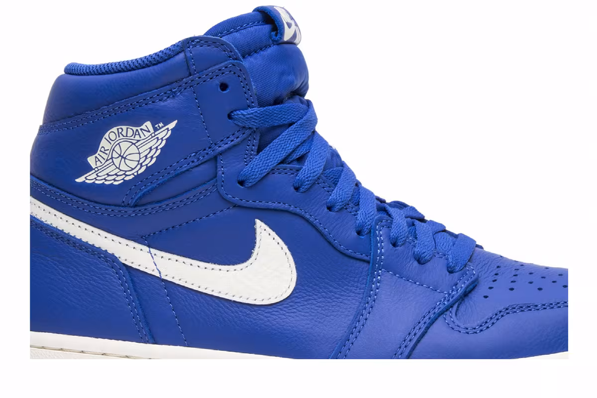 Air Jordan 1 High OG Hyper Royal, view 3
