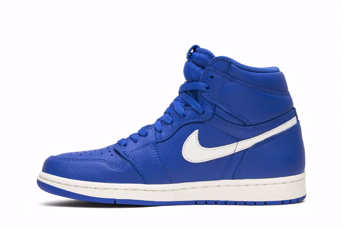 Air Jordan 1 High OG Hyper Royal, view 4