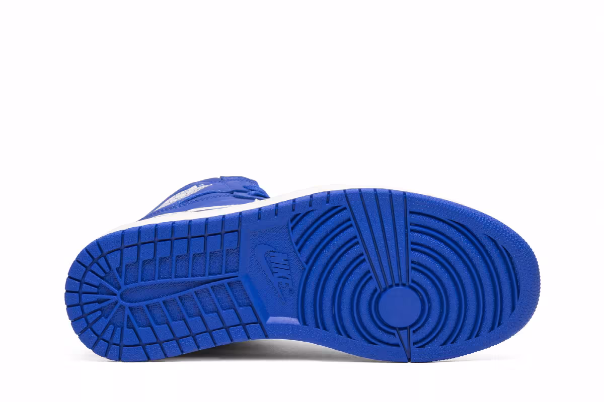 Air Jordan 1 High OG Hyper Royal, view 5