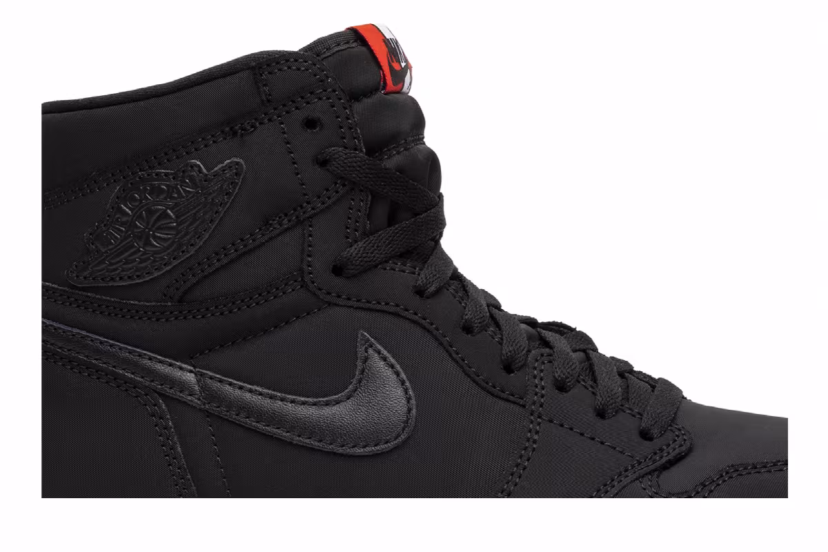 Paris Saint-Germain x Air Jordan 1 High OG Paris Saint-Germain, view 3