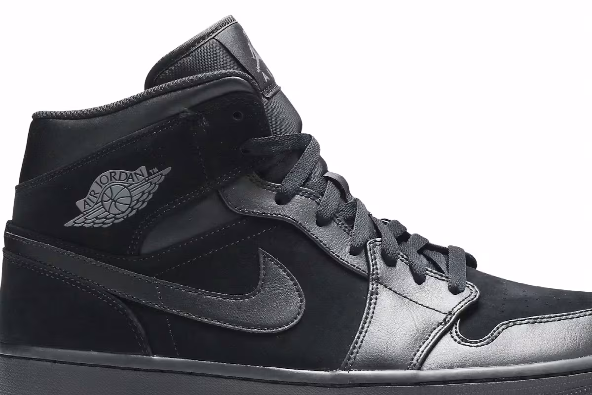 Air Jordan 1 Mid Black, view 3