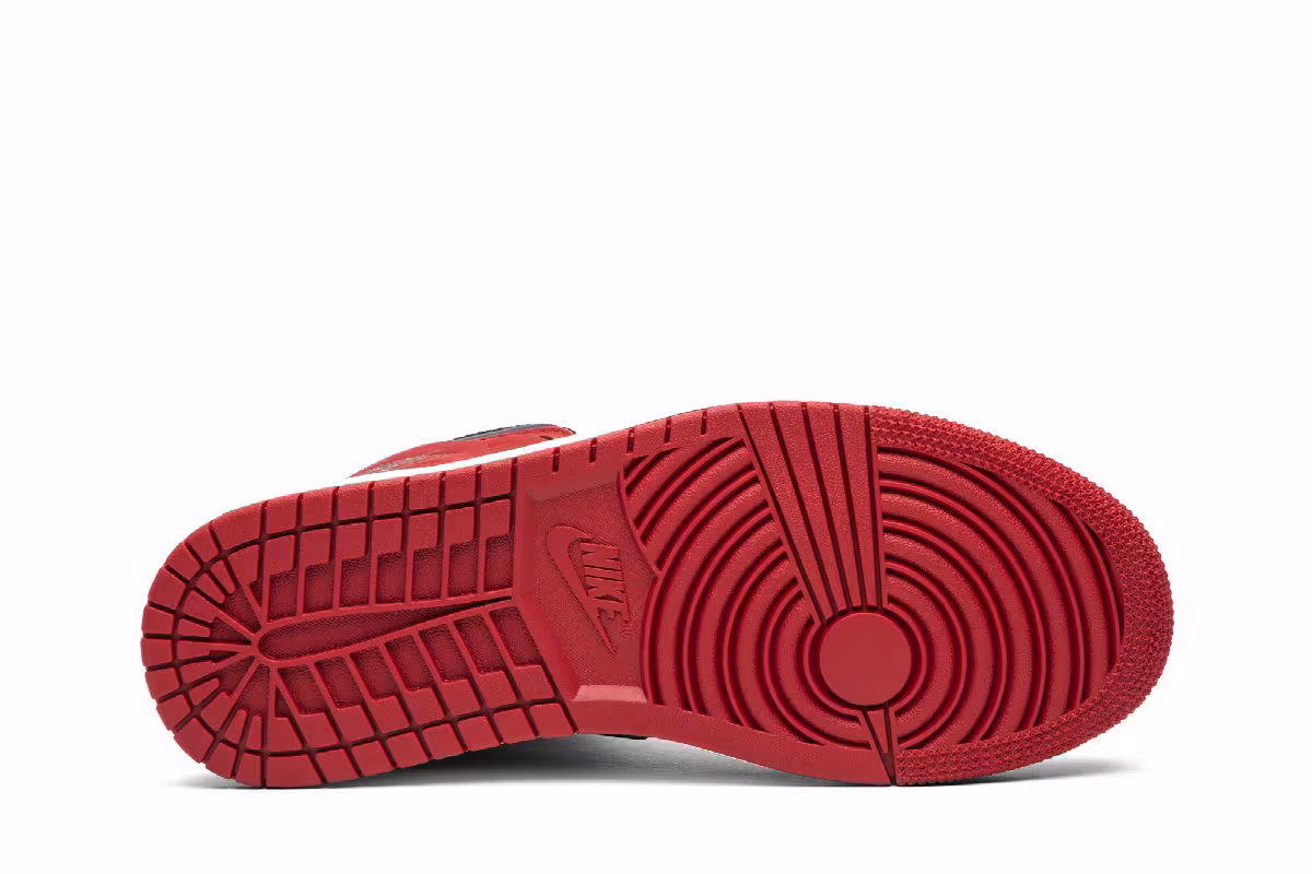 Air Jordan 1 Mid Reverse Banned, view 5