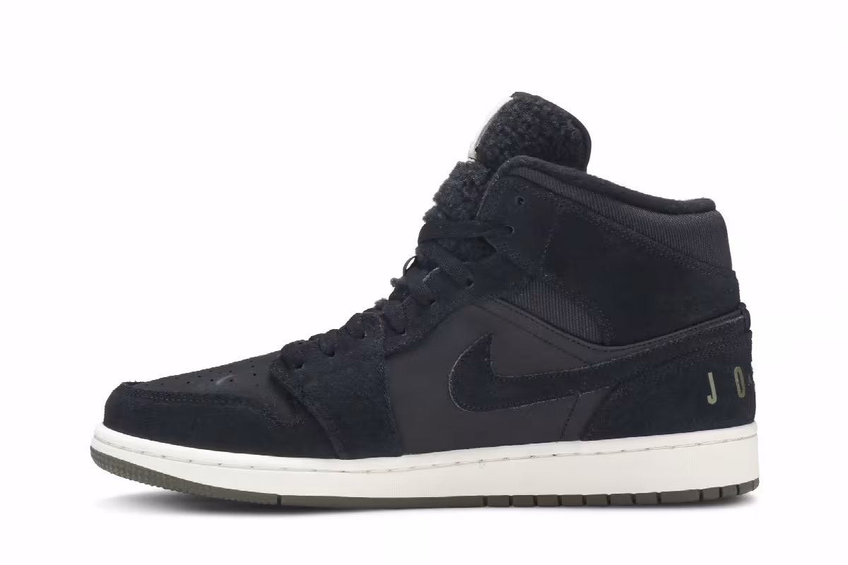 Air Jordan 1 Mid Black, view 4