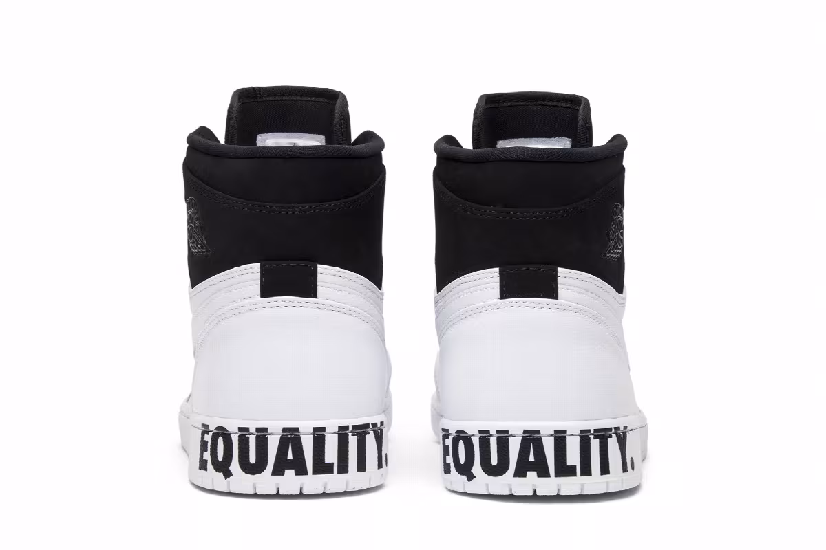 Air Jordan 1 High Gold Toe, view 7