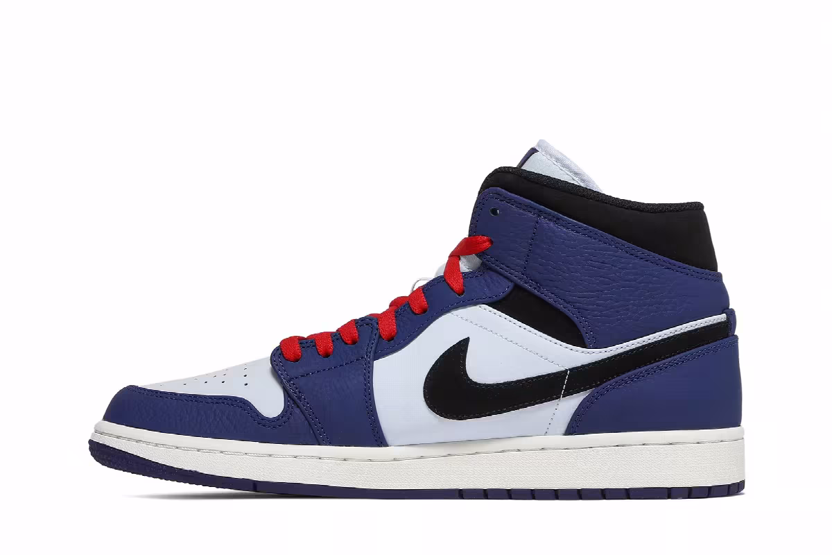 Air Jordan 1 Mid SE Deep Royal Blue, view 4