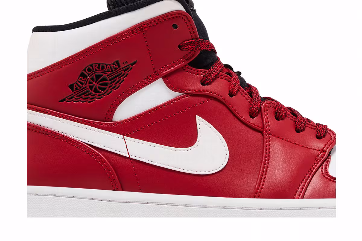 Air Jordan 1 Mid Gym Red, view 3