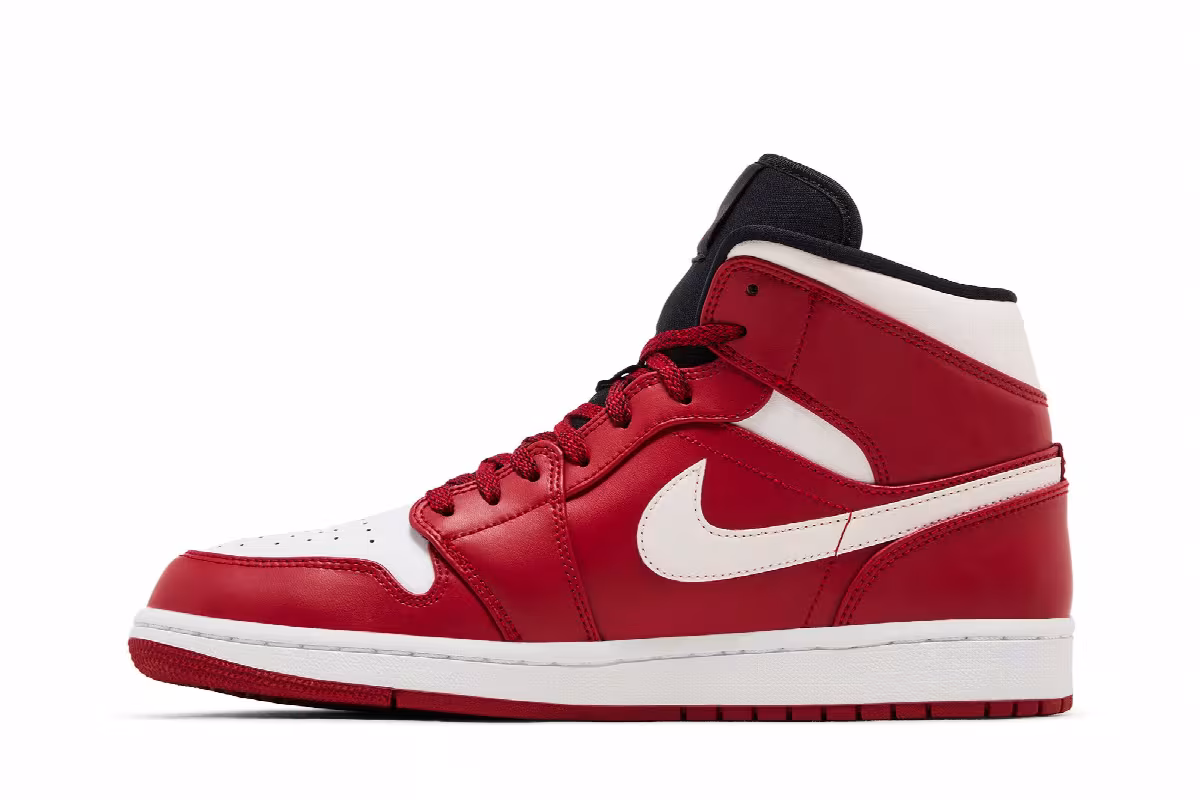 Air Jordan 1 Mid Gym Red, view 4