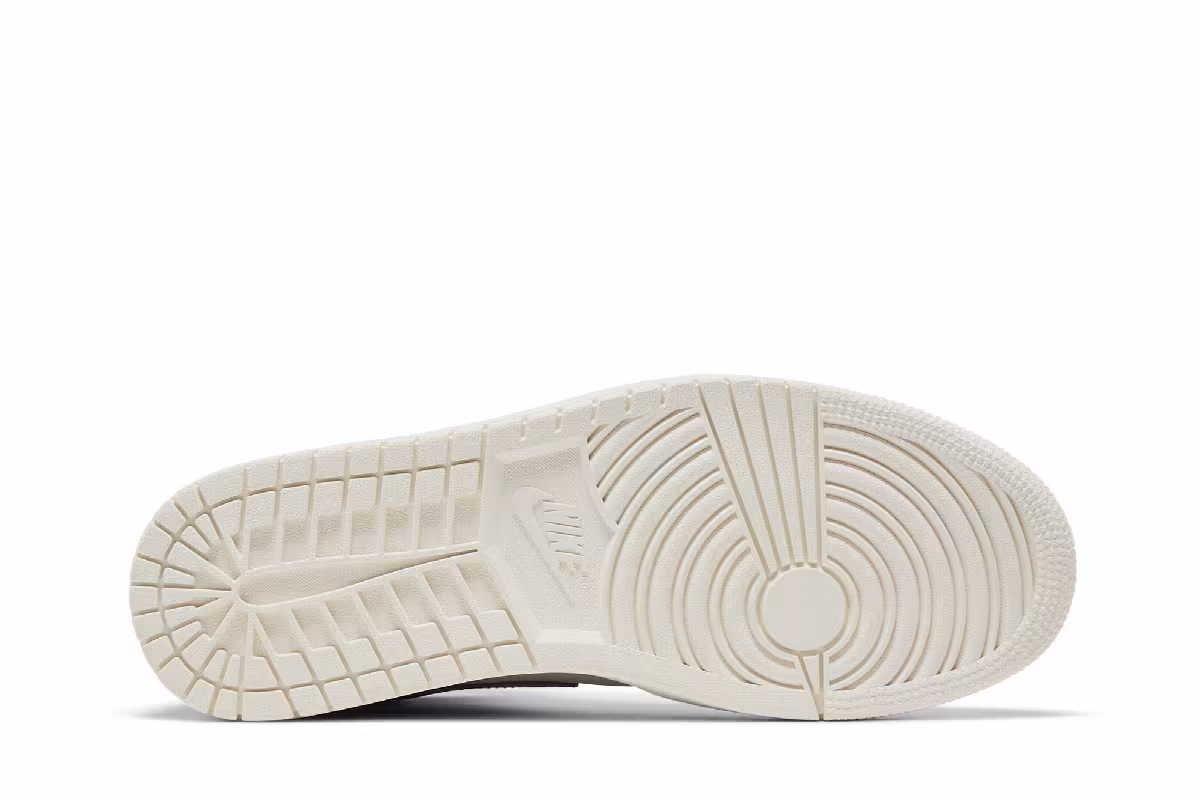 Air Jordan 1 Mid SE Grey Fog, view 5