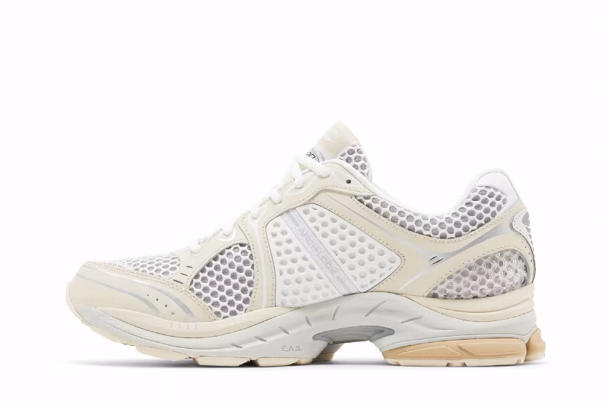 Highsnobiety x Saucony ProGrid Triumph 4 Cream, view 4
