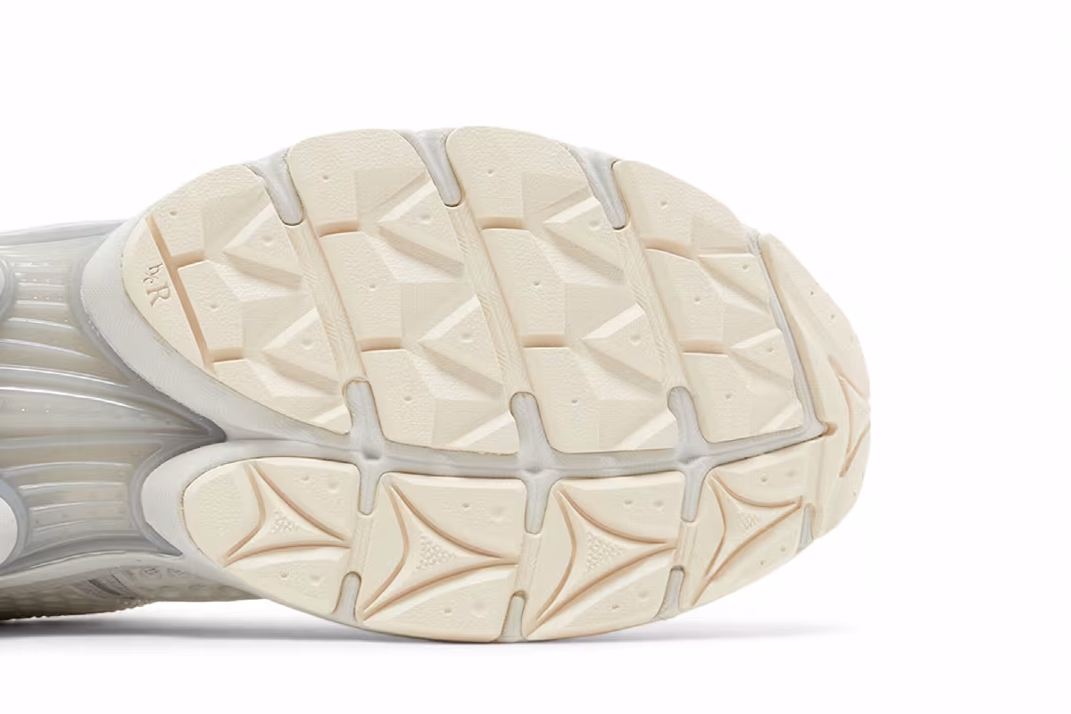 Highsnobiety x Saucony ProGrid Triumph 4 Cream, view 6