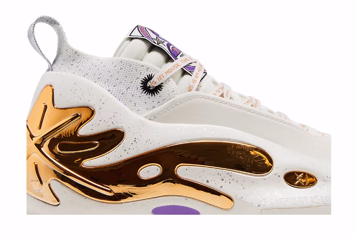 Li-Ning Way of Wade 11 Statue, view 3