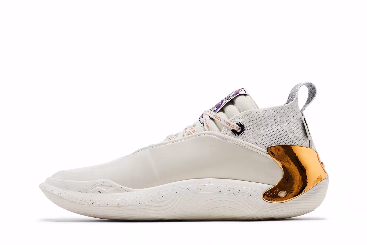 Li-Ning Way of Wade 11 Statue, view 4