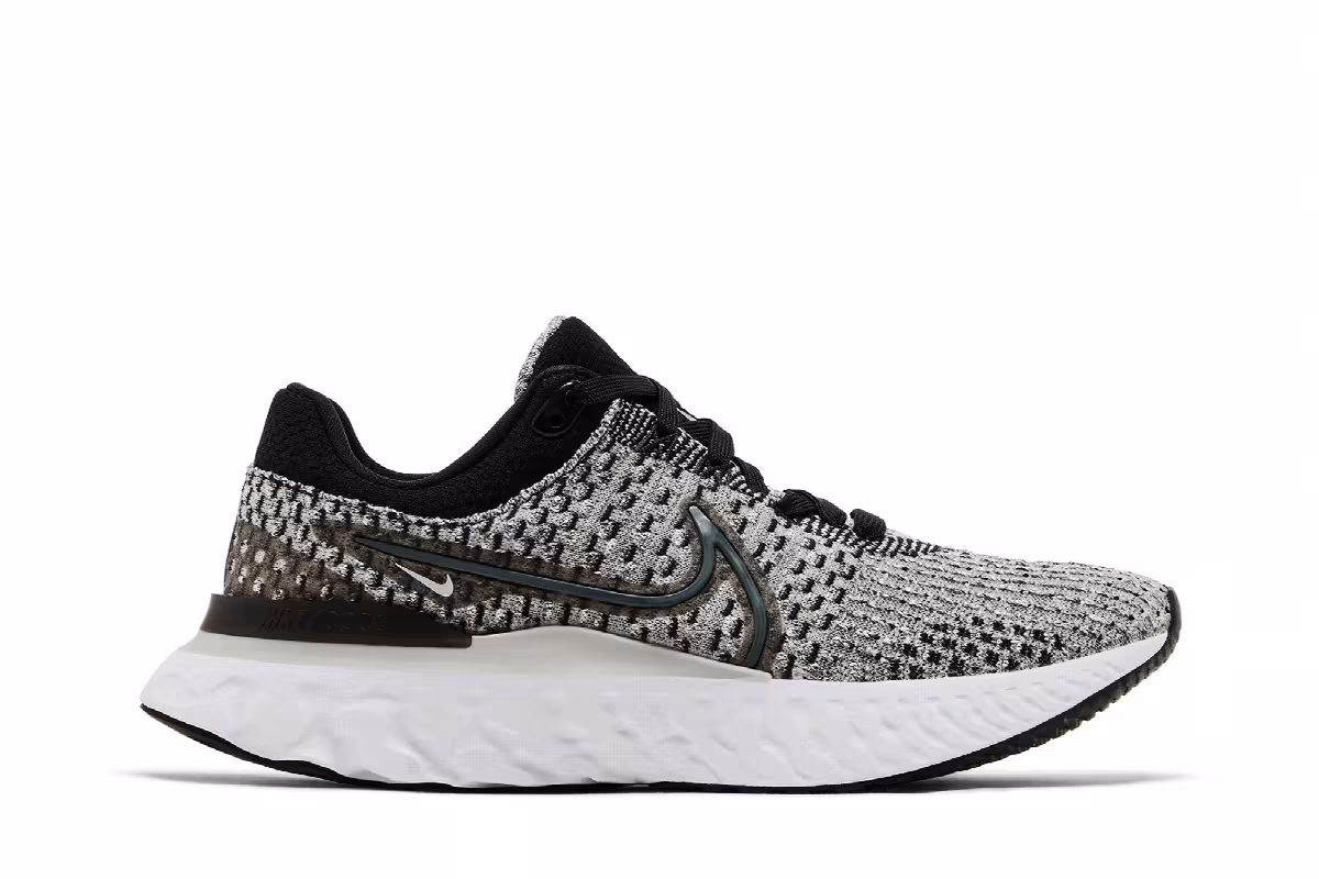 Nike Women's React Infinity Run Flyknit 3 Black Dark Smoke Grey, view 2