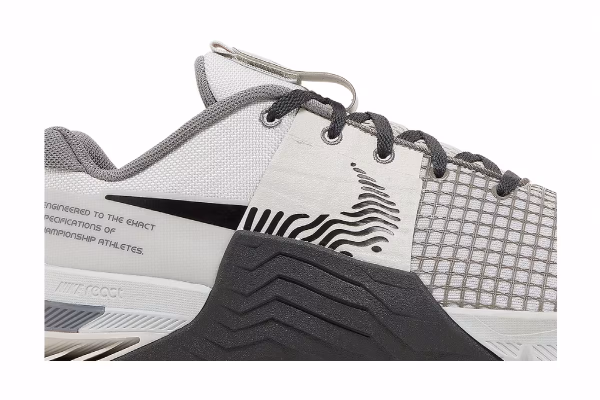 Nike Metcon 8 Photon Dust Anthracite, view 3