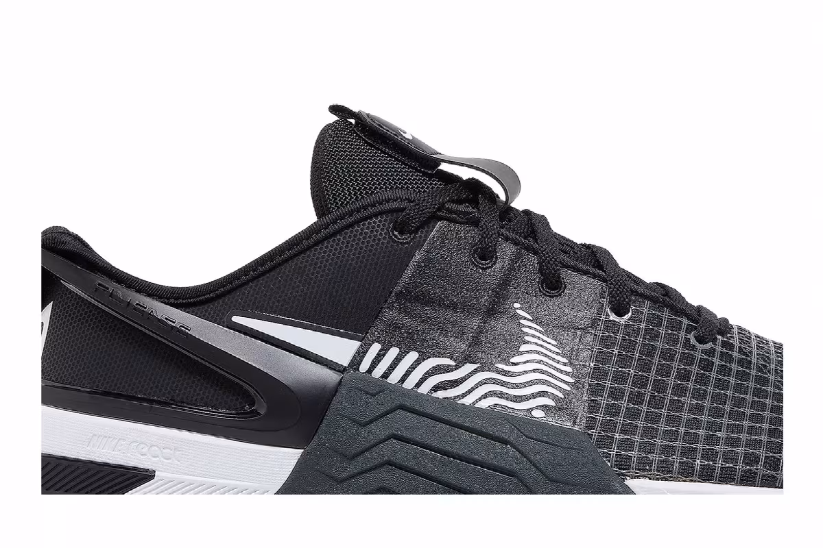 Nike Metcon 8 FlyEase Black Dark Smoke Grey, view 3