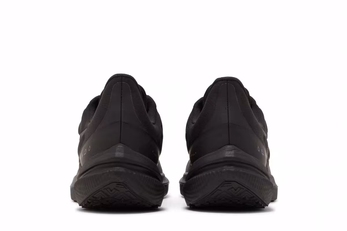 Nike Air Winflo 9 Shield Triple Black, view 7