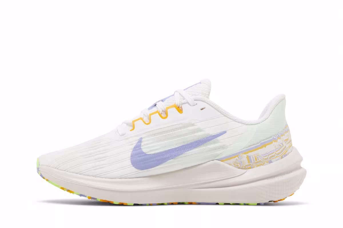 Nike Women's Air Winflo 9 Premium Back In A Wink, view 4
