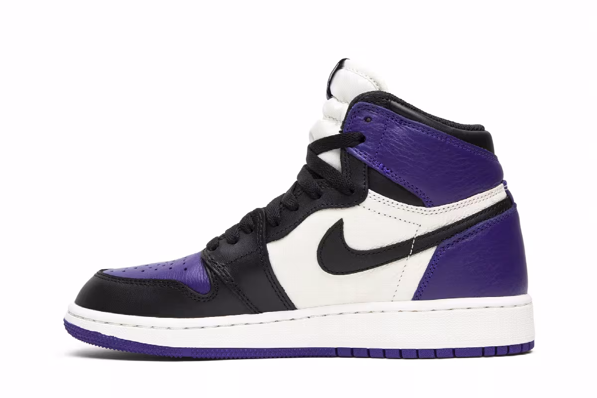 Air Jordan 1 High OG GS Court Purple, view 4