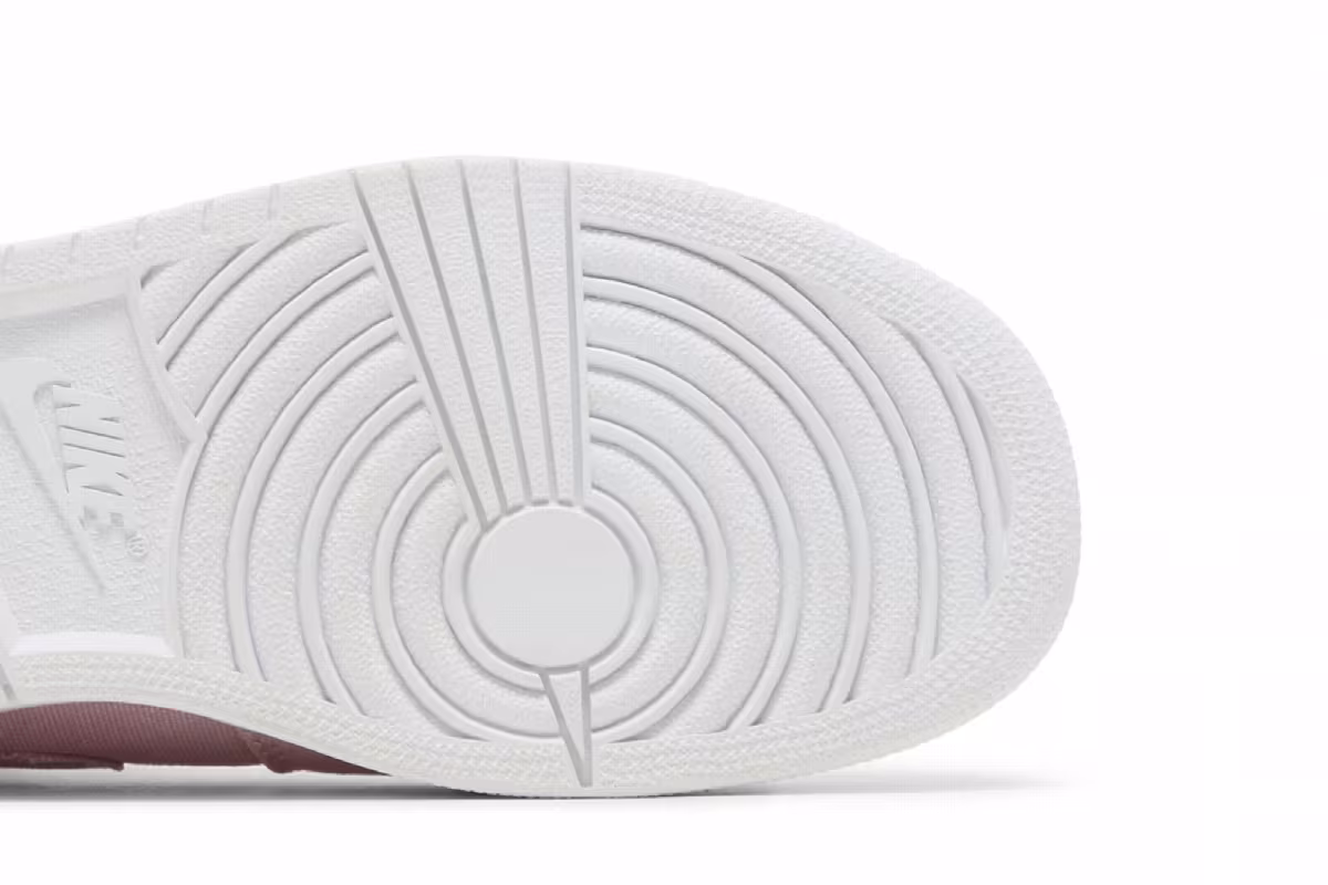 Air Jordan 1 Mid GS Pink, view 6