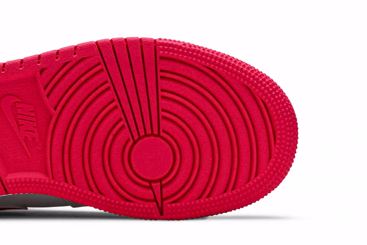 Air Jordan 1 Mid GS Hyper Pink, view 6