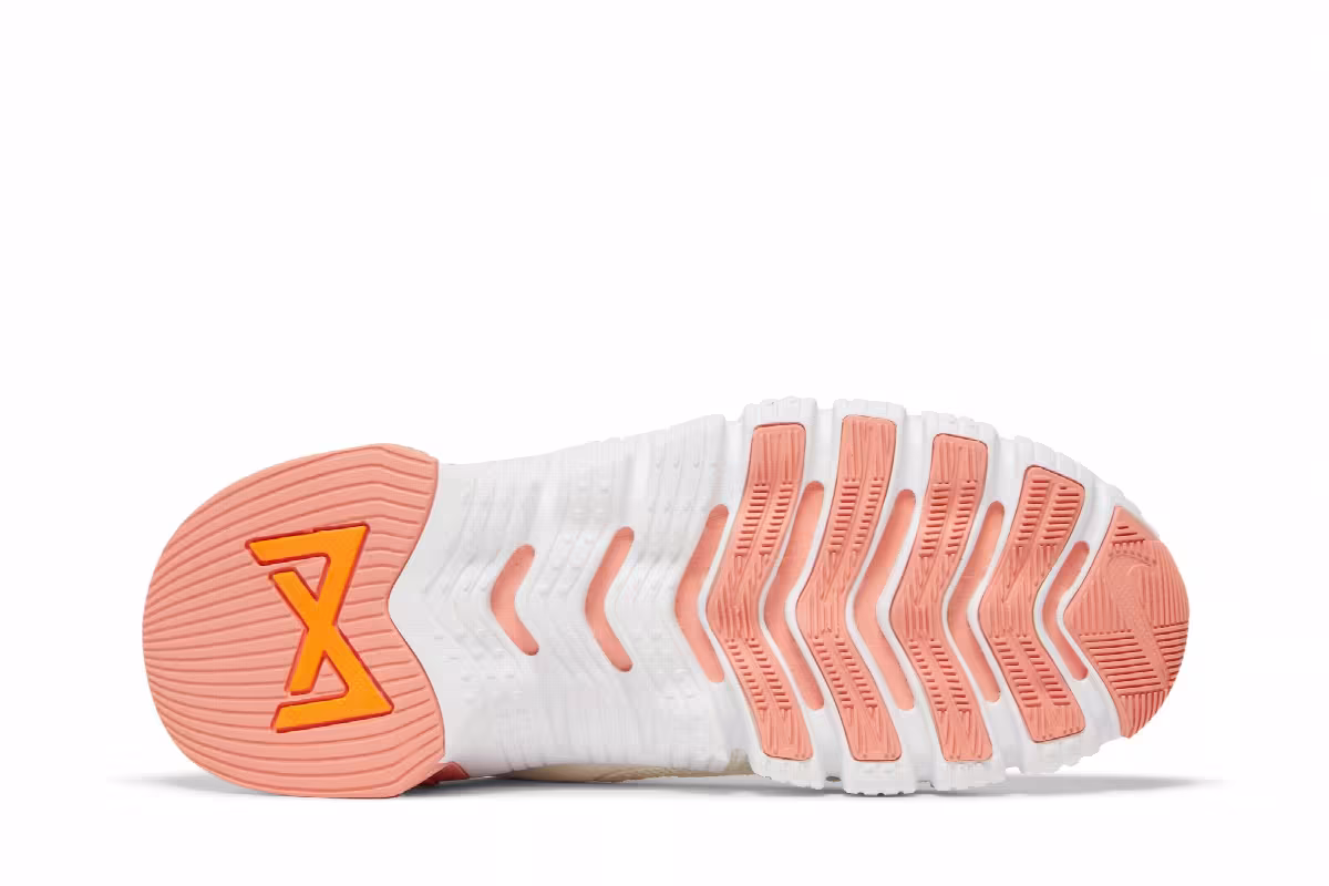 Nike Women's Free Metcon 4 Sail Total Orange, view 5