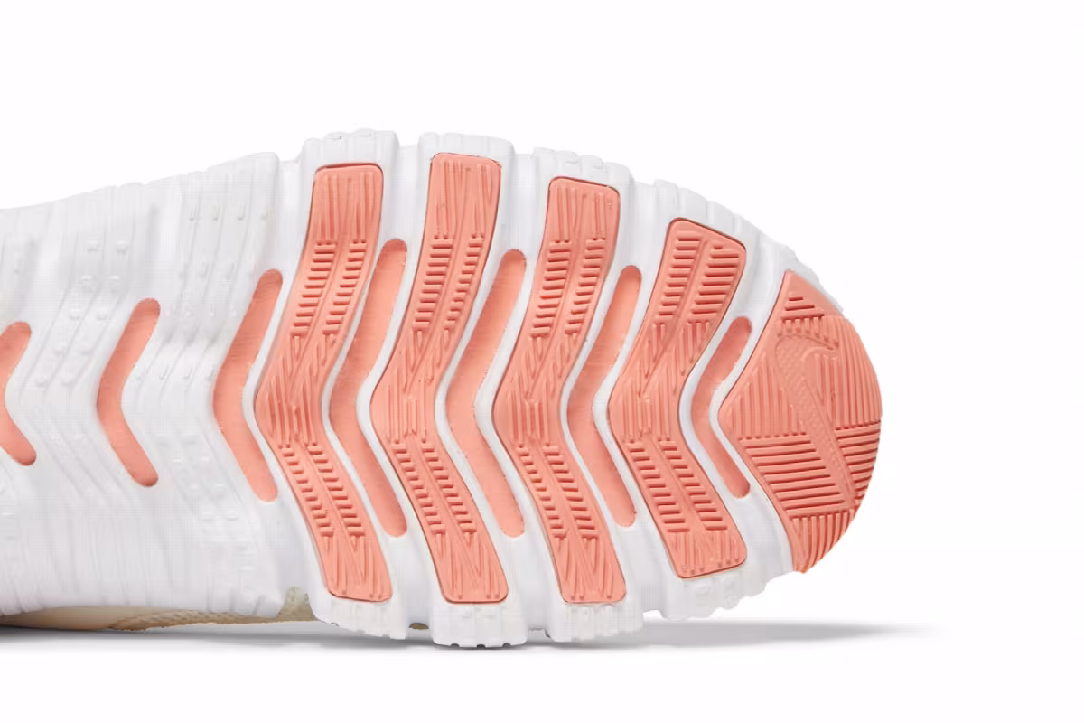 Nike Women's Free Metcon 4 Sail Total Orange, view 6