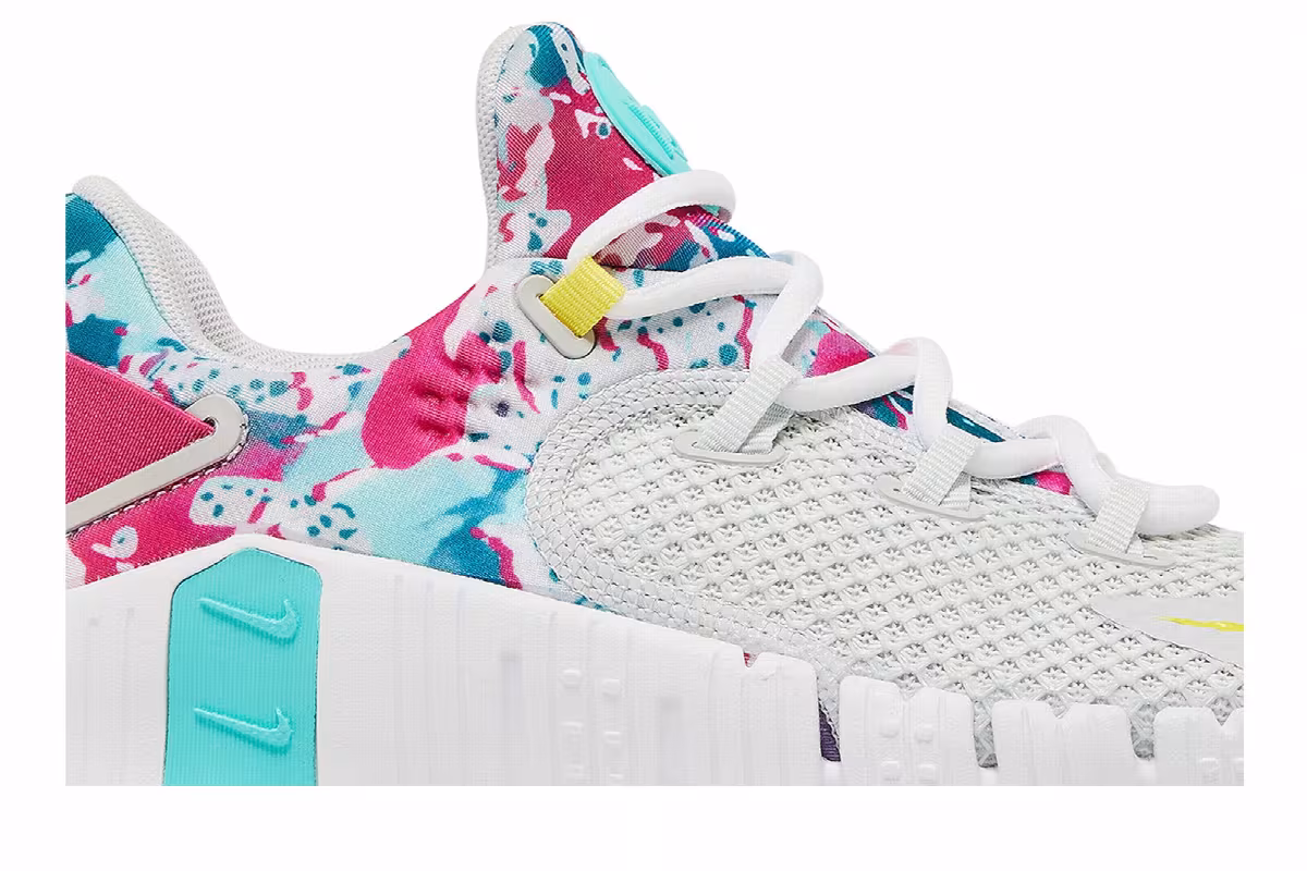 Nike Women's Free Metcon 4 Graffiti Graphics, view 3