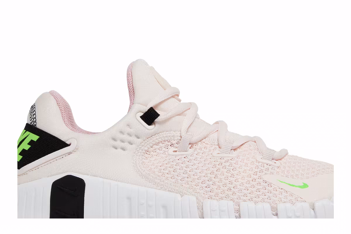 Nike Women's Free Metcon 4 Light Soft Pink, view 3