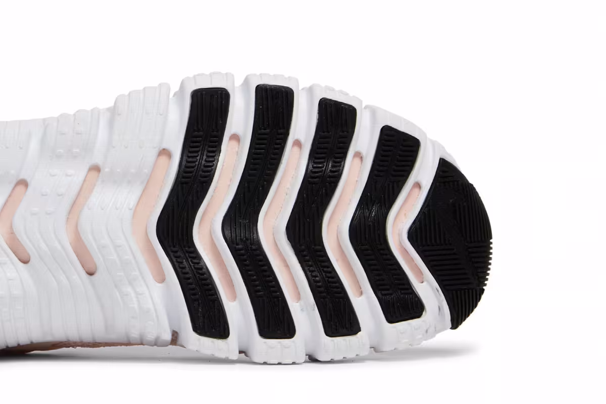 Nike Women's Free Metcon 4 Light Soft Pink, view 6