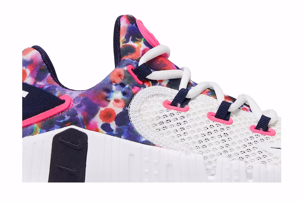 Nike Women's Free Metcon 4 Paint Smudge, view 3