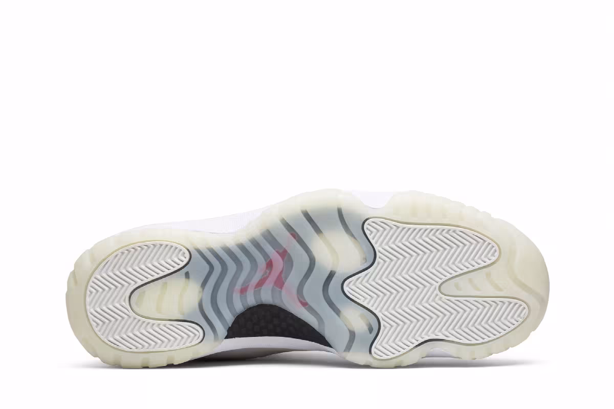 Air Jordan 11 Platinum Tint, view 5