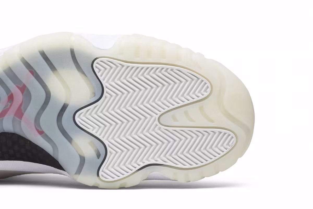 Air Jordan 11 Platinum Tint, view 6