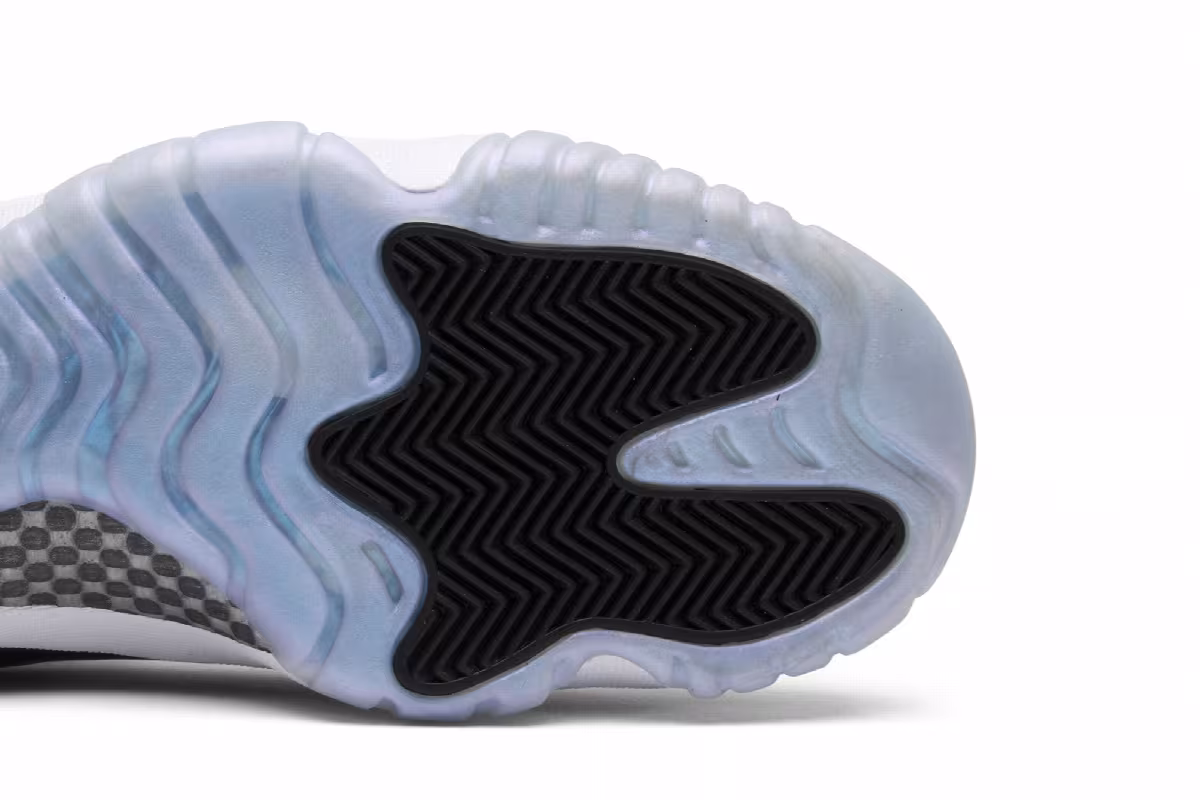 Air Jordan 11 Low Emerald, Easter, view 6