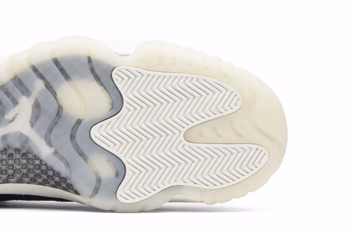 Air Jordan 11 Low RE2PECT, Jeter, view 6