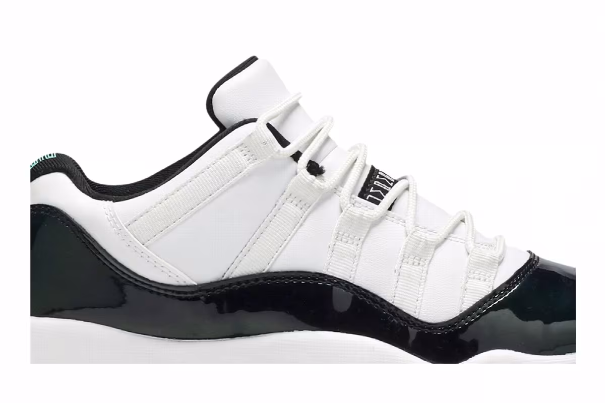 Air Jordan 11 GS Emerald, view 3