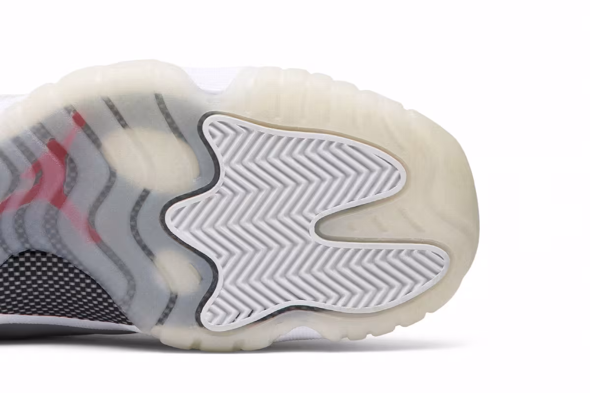 Air Jordan 11 GS Platinum Tint, view 6