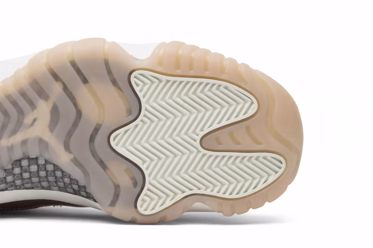 Women's Air Jordan 11 Low Rose Gold, view 6